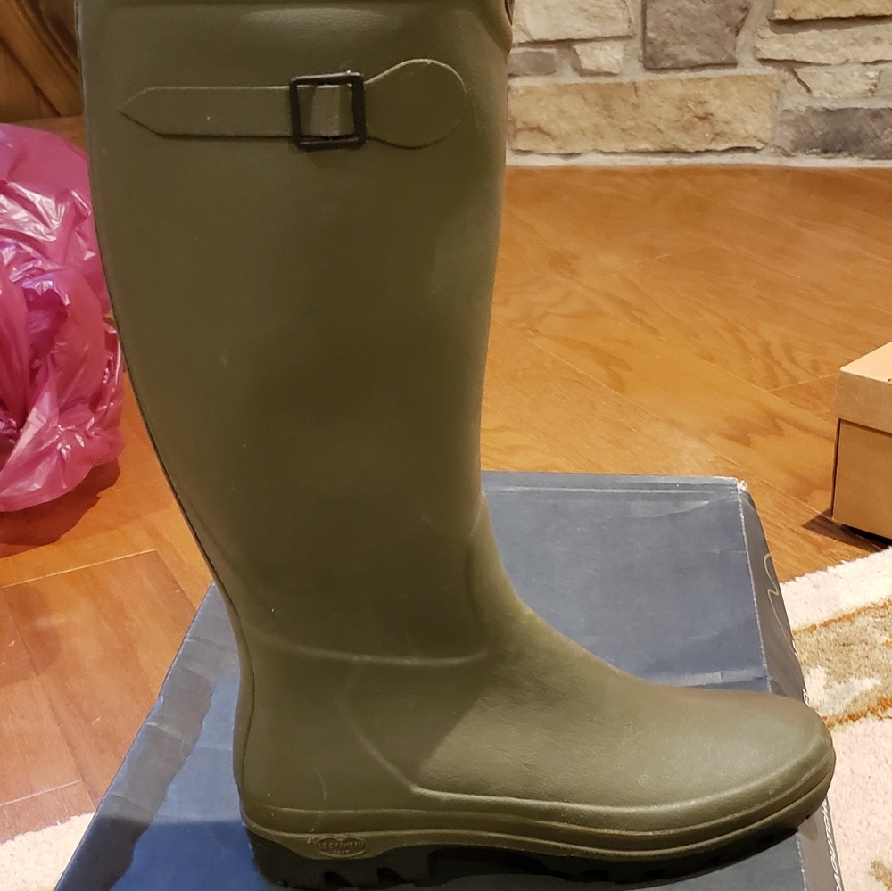 💚NIB💚 Women's LE CHAMEAU boots Size 10
